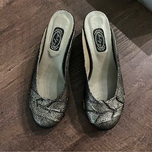 Salpy Maggie Black/Gold Speck Mules